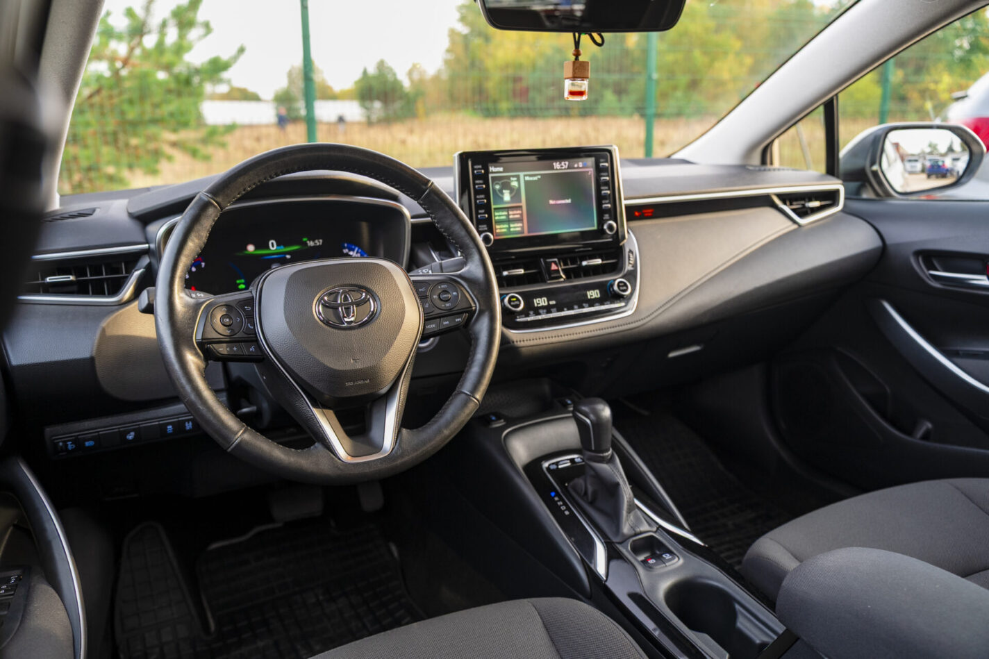 TOYOTA COROLLA HYBRID