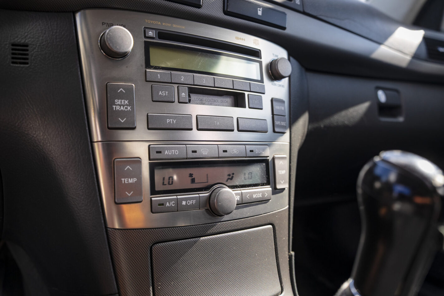 TOYOTA AVENSIS
