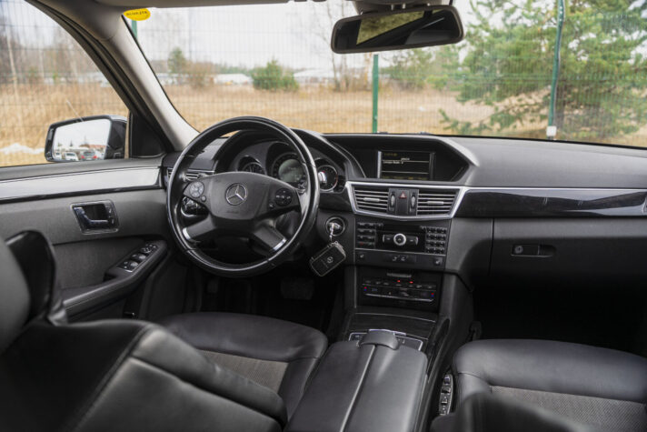 MERCEDES BENZ E300