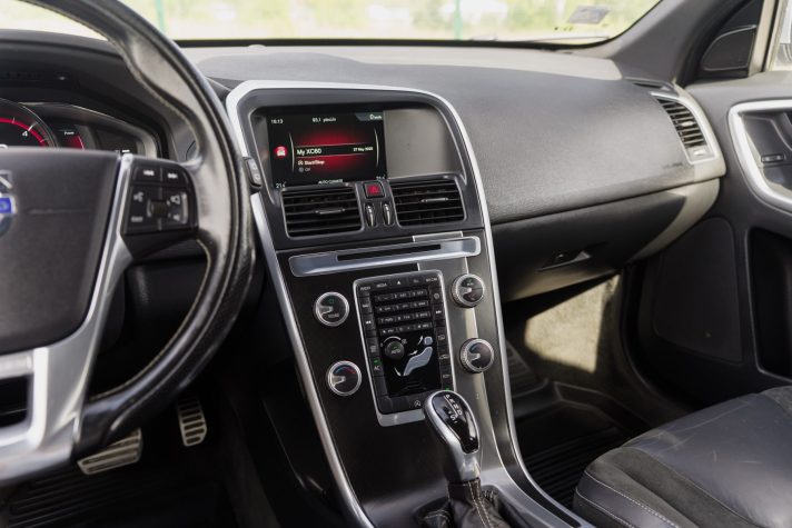 VOLVO XC60 R-DESIGN