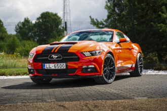 FORD MUSTANG