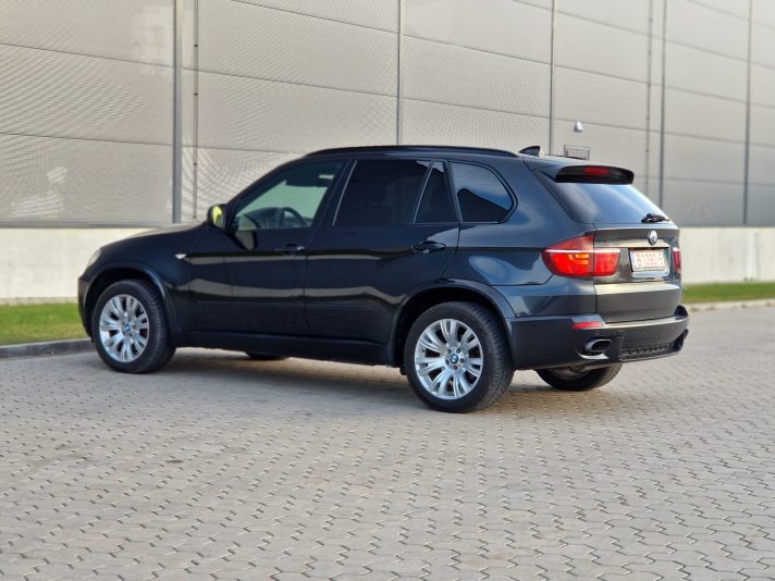 BMW X5 M-pack 2010 G. Melna krāsa 210 Kw