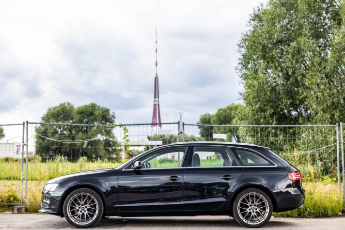 AUDI A4 AVANT