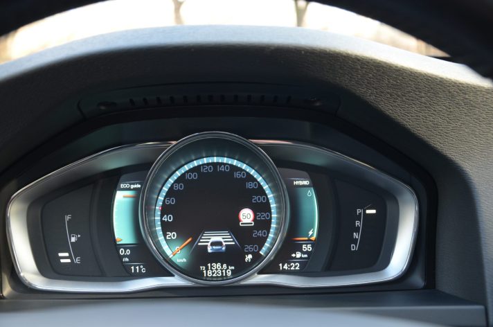 Tikko ievests 2016. Gada modelis. Volvo. V60 Plug-In Hybrid Summum. 2.4D6 (162kw -220z/s diesel + 50Kw-68z/s Electro= 288z/s) Awd pilnpiedziņa.