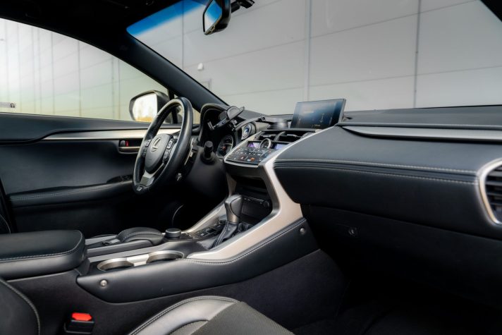 LEXUS NX300H