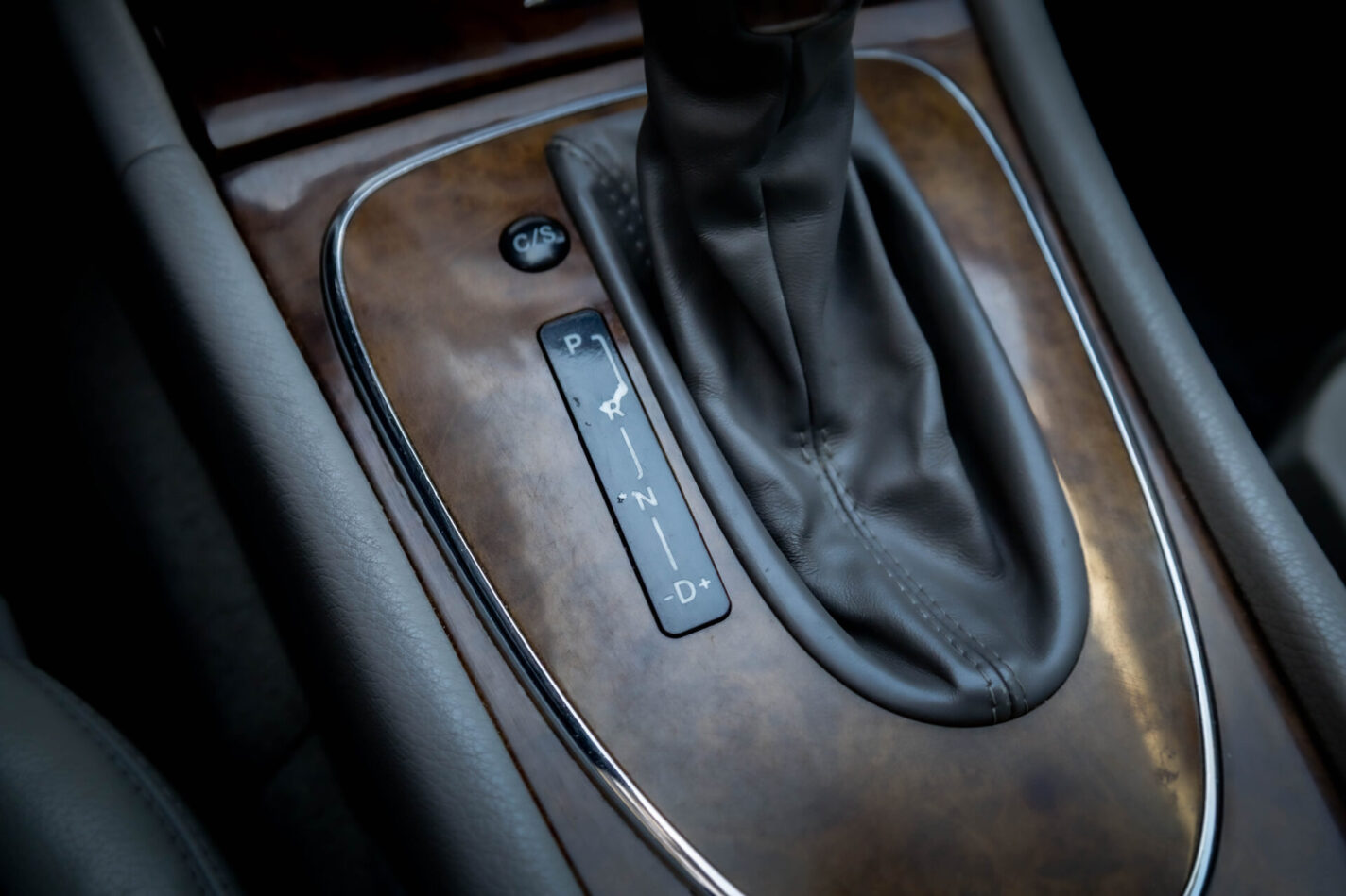 MERCEDES BENZ E270