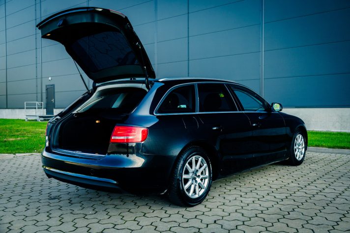 AUDI A4 AVANT