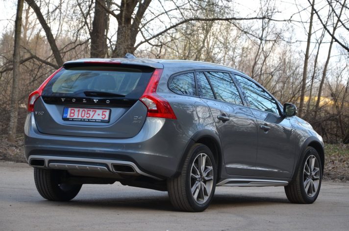 Tikko ievests.   Volvo V60 Cross Country Summum 2.4 Dīzelis 4×4 Awd . Ar automātisko ātrumkārbu.