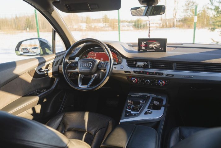 AUDI Q7 S-LINE