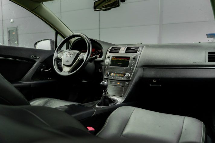 TOYOTA AVENSIS