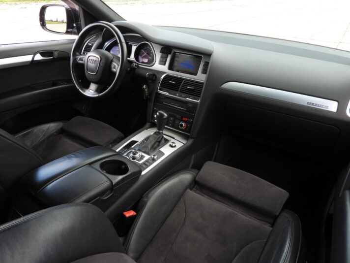 AUDI Q7 S-LINE