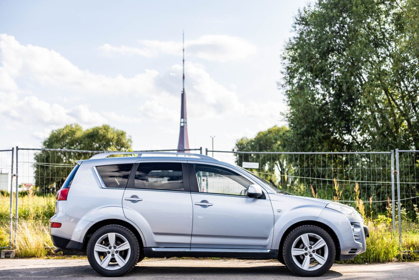 PEUGEOT 4007
