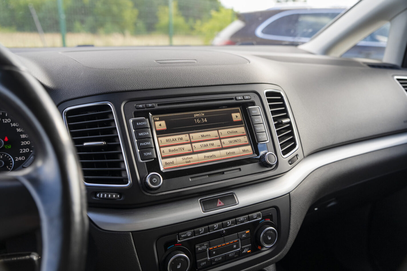 VW SHARAN