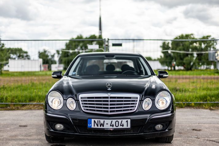 MERCEDES BENZ E220