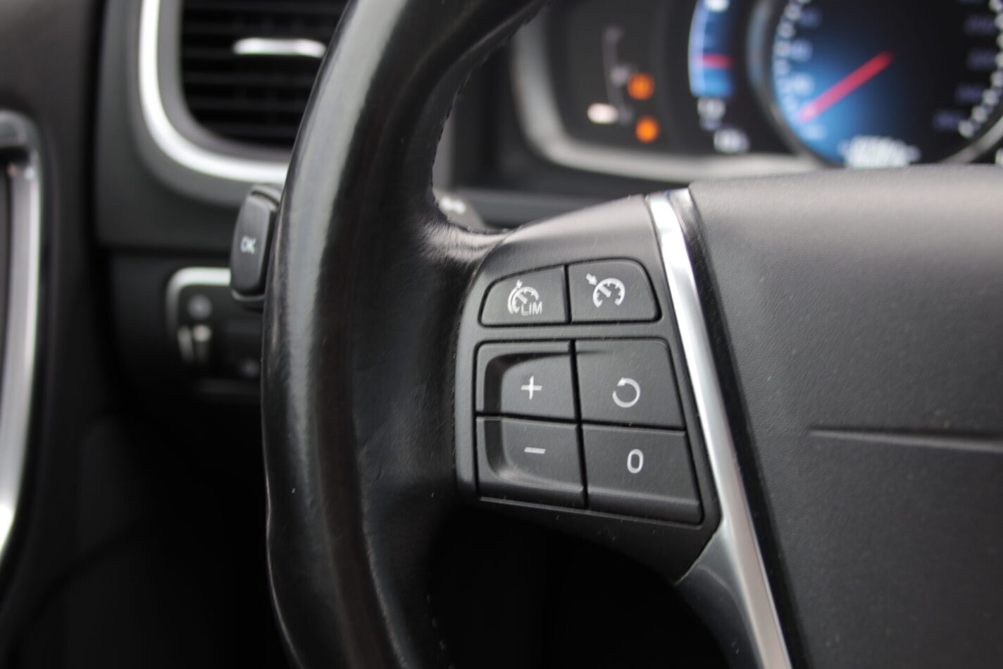 VOLVO V60 TWIN ENGINE