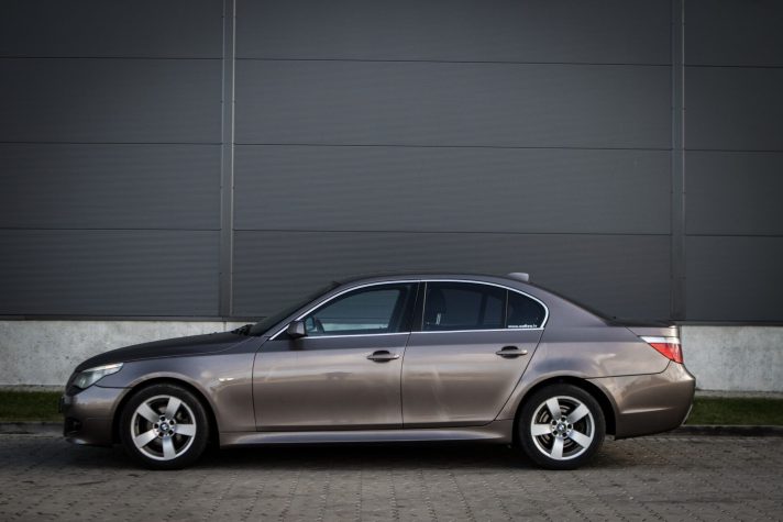 BMW 523