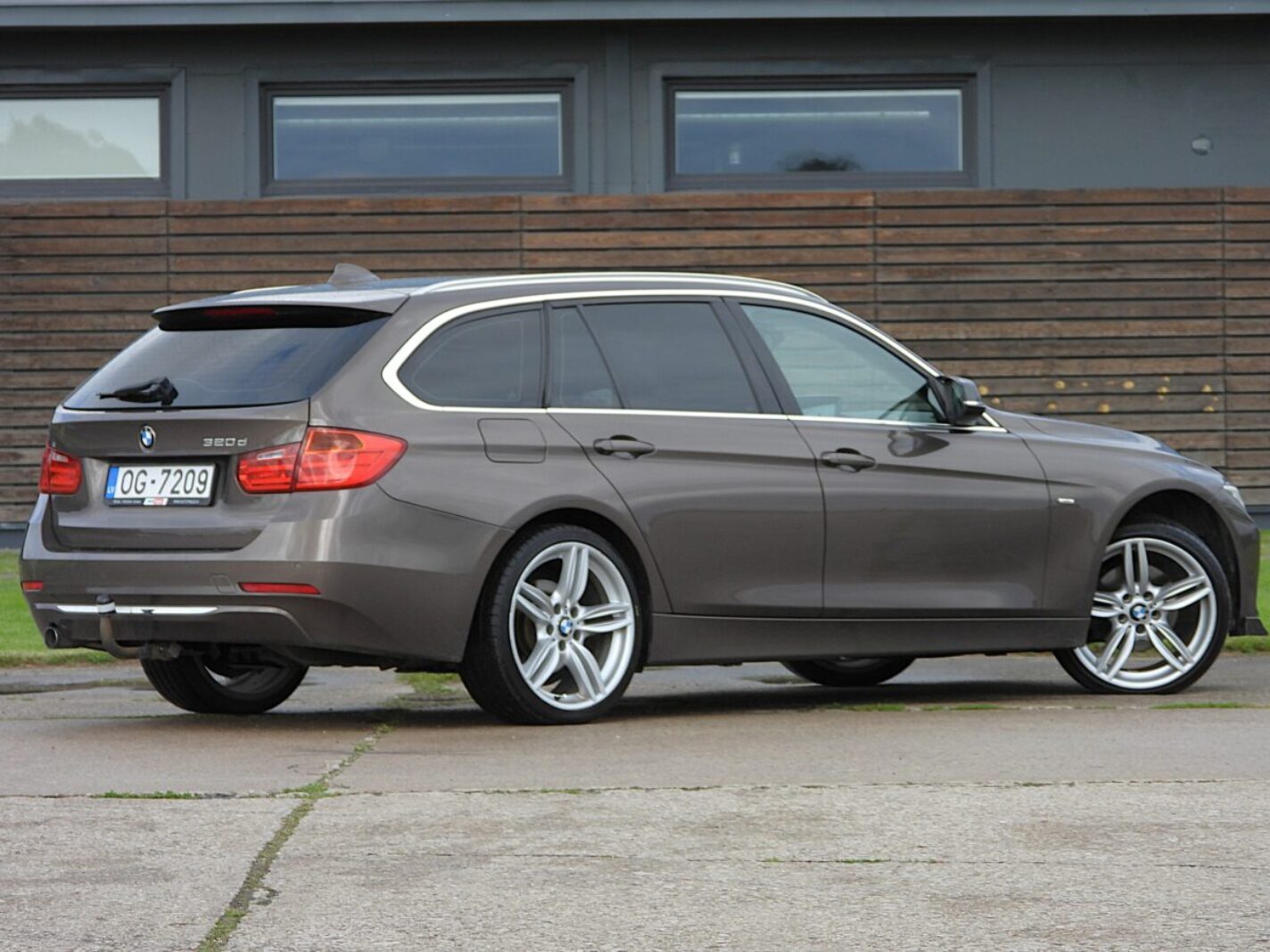 BMW 320