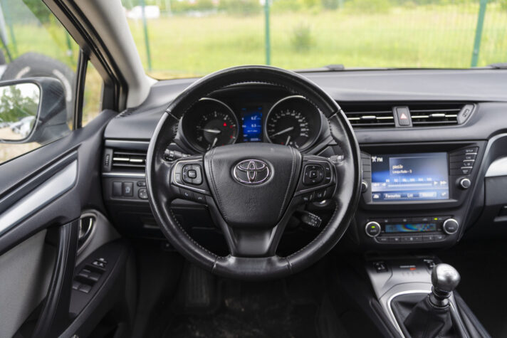 TOYOTA AVENSIS