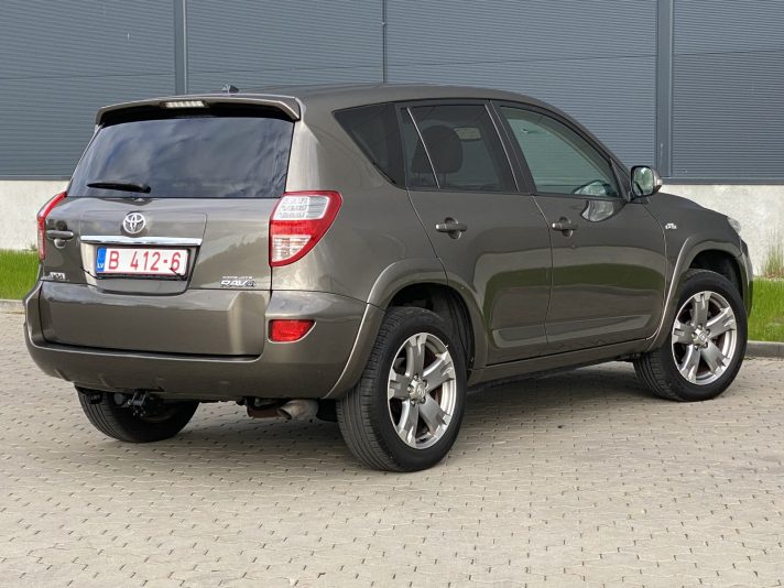 TOYOTA RAV-4 2.2D4D 110kw Automāts