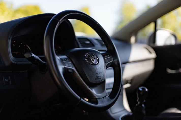 TOYOTA AVENSIS