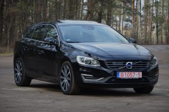 Tikko ievests 2016. Gada modelis. Volvo. V60 Plug-In Hybrid Summum. 2.4D6 (162kw -220z/s diesel + 50Kw-68z/s Electro= 288z/s) Awd pilnpiedziņa.