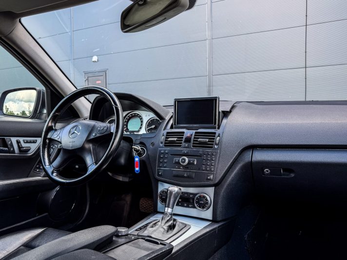 MERCEDES BENZ C320