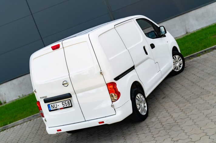 NISSAN NV200