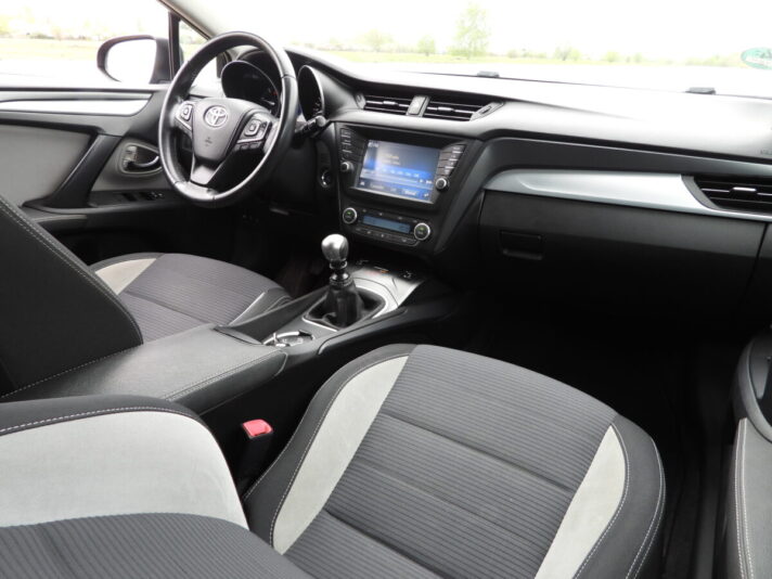 TOYOTA AVENSIS