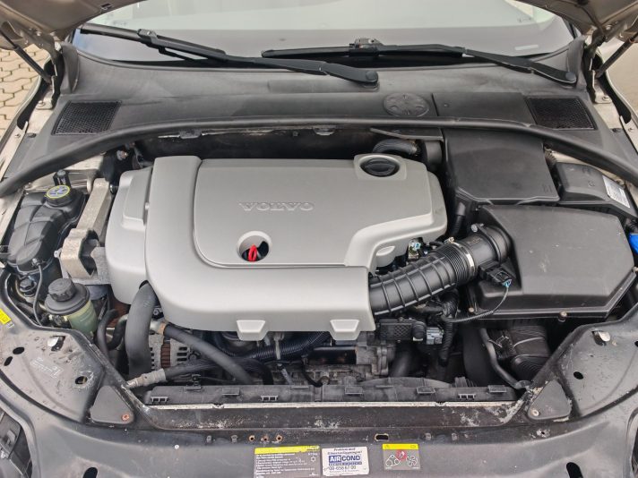 VOLVO XC70, 2,4D5 AWD. 6-KPP.