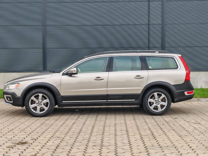 VOLVO XC70, 2,4D5 AWD. 6-KPP.