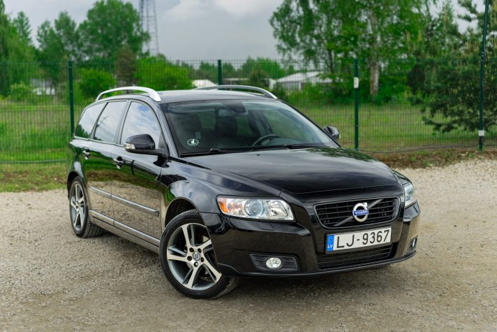 VOLVO V50