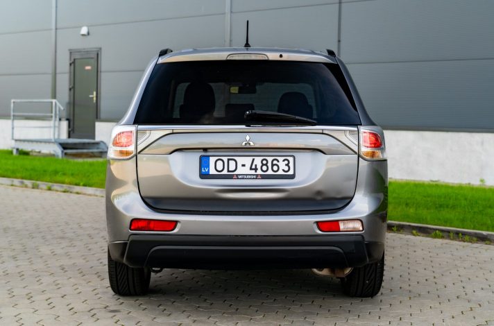 MITSUBISHI OUTLANDER