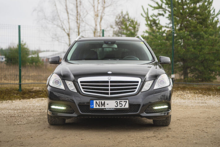 MERCEDES BENZ E300