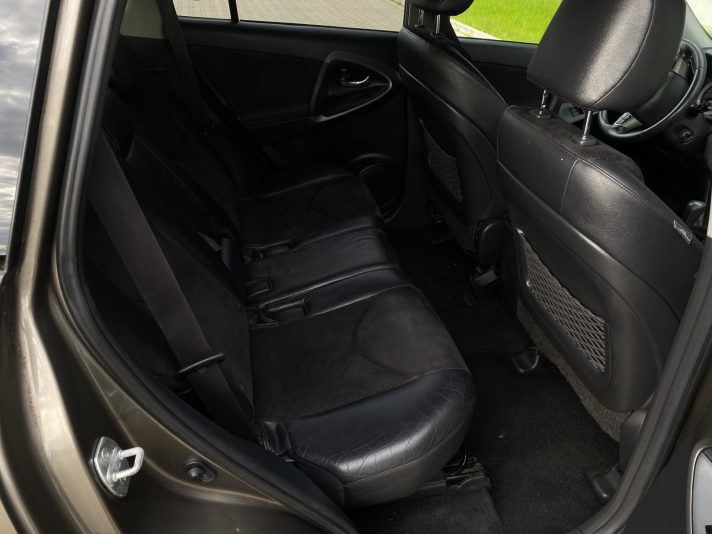 TOYOTA RAV-4 2.2D4D 110kw Automāts