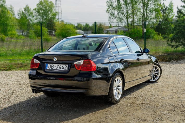 BMW 330