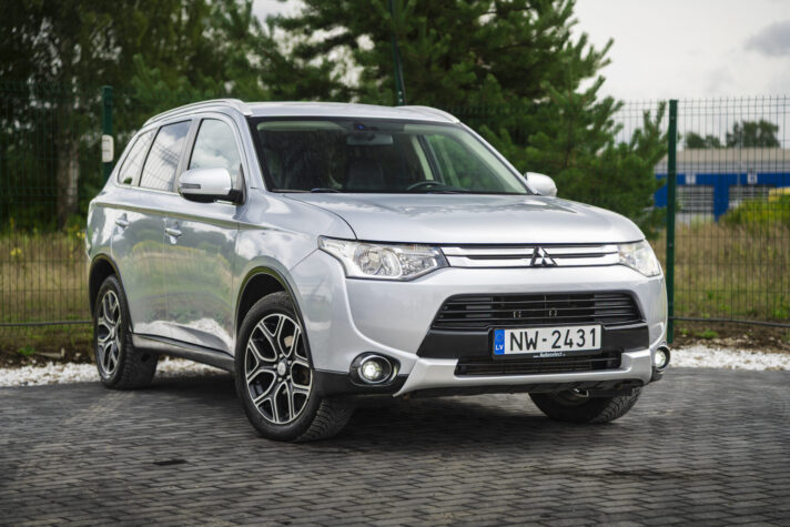 MITSUBISHI OUTLANDER