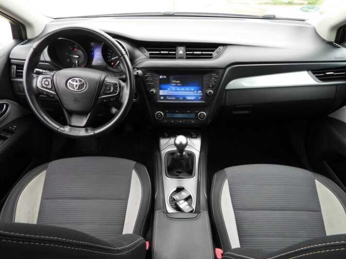 TOYOTA AVENSIS