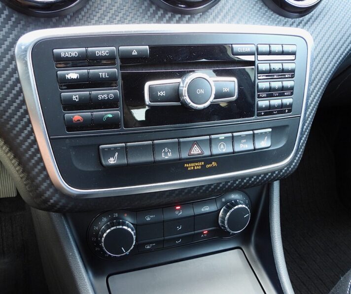 MERCEDES BENZ GLA 200