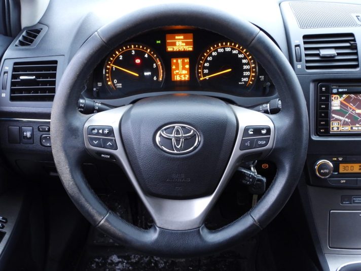 TOYOTA AVENSIS