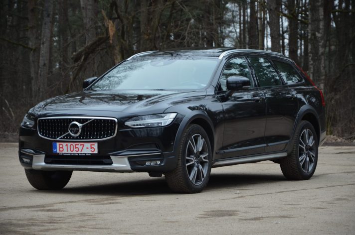 Tikko ievests. Volvo V90 Cross Country Awd. 2.0 D5 (173 kw-235 zs) Dīzelis. ar Automātisko ātrumkārbu.