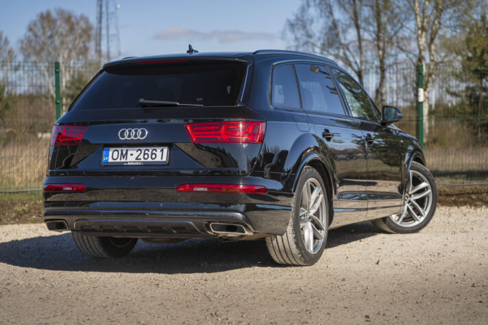 AUDI Q7 S-LINE