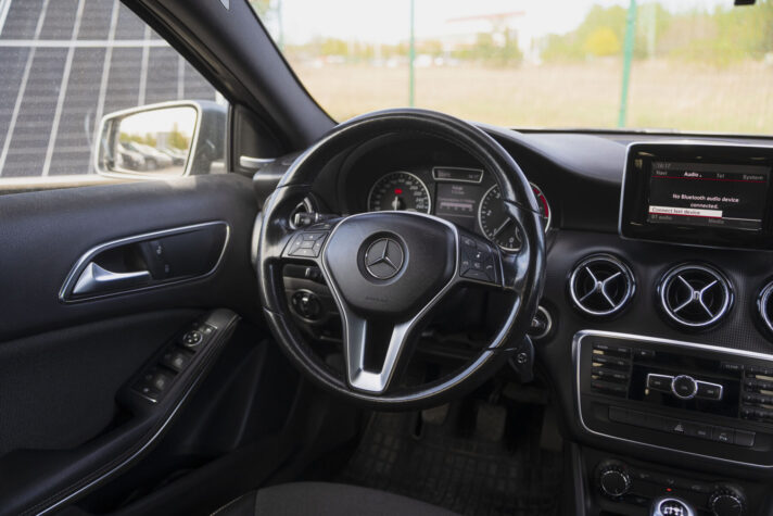MERCEDES BENZ A180
