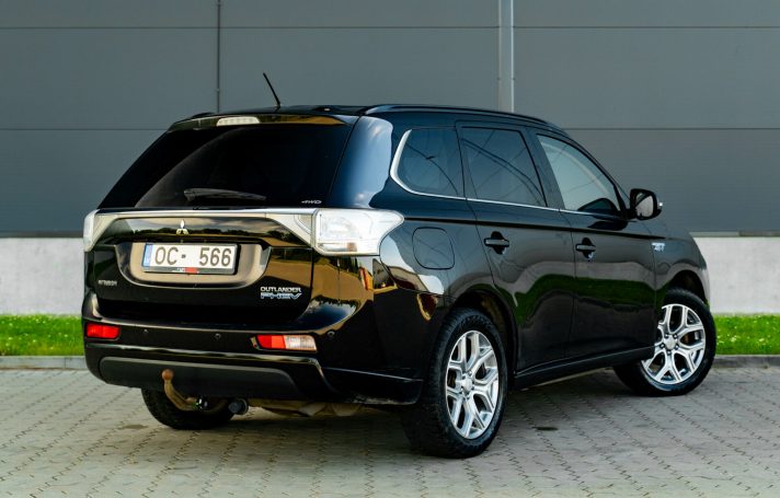 MITSUBISHI OUTLANDER