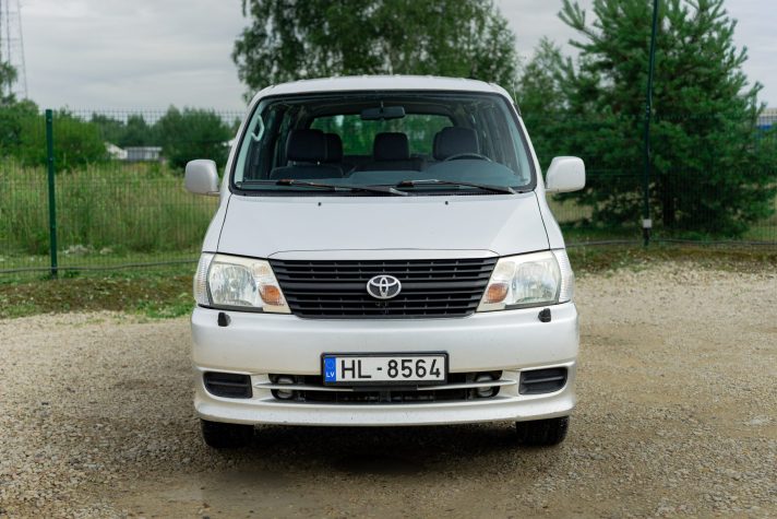 TOYOTA HIACE