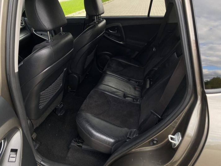 TOYOTA RAV-4 2.2D4D 110kw Automāts