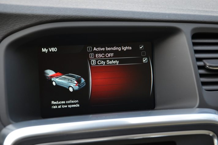 Tikko ievests.   Volvo V60 Cross Country Summum 2.4 Dīzelis 4×4 Awd . Ar automātisko ātrumkārbu.