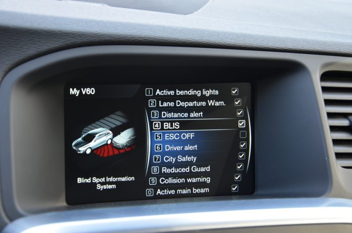 Tikko ievests 2016. Gada modelis. Volvo. V60 Plug-In Hybrid Summum. 2.4D6 (162kw -220z/s diesel + 50Kw-68z/s Electro= 288z/s) Awd pilnpiedziņa.