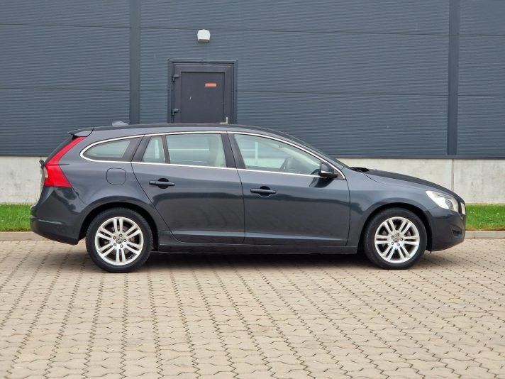 Volvo V60, 3D 120kW. Teicama tehniskā un vizuālā stāvoklī.