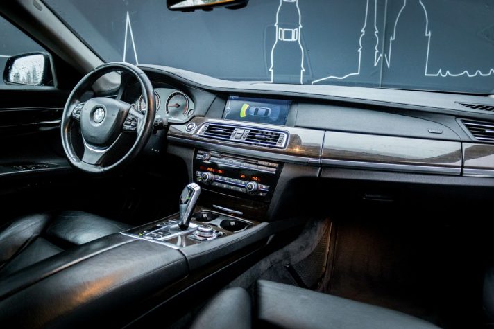 BMW 730
