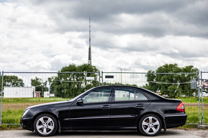 MERCEDES BENZ E220
